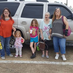 Meet your Posher, Dee